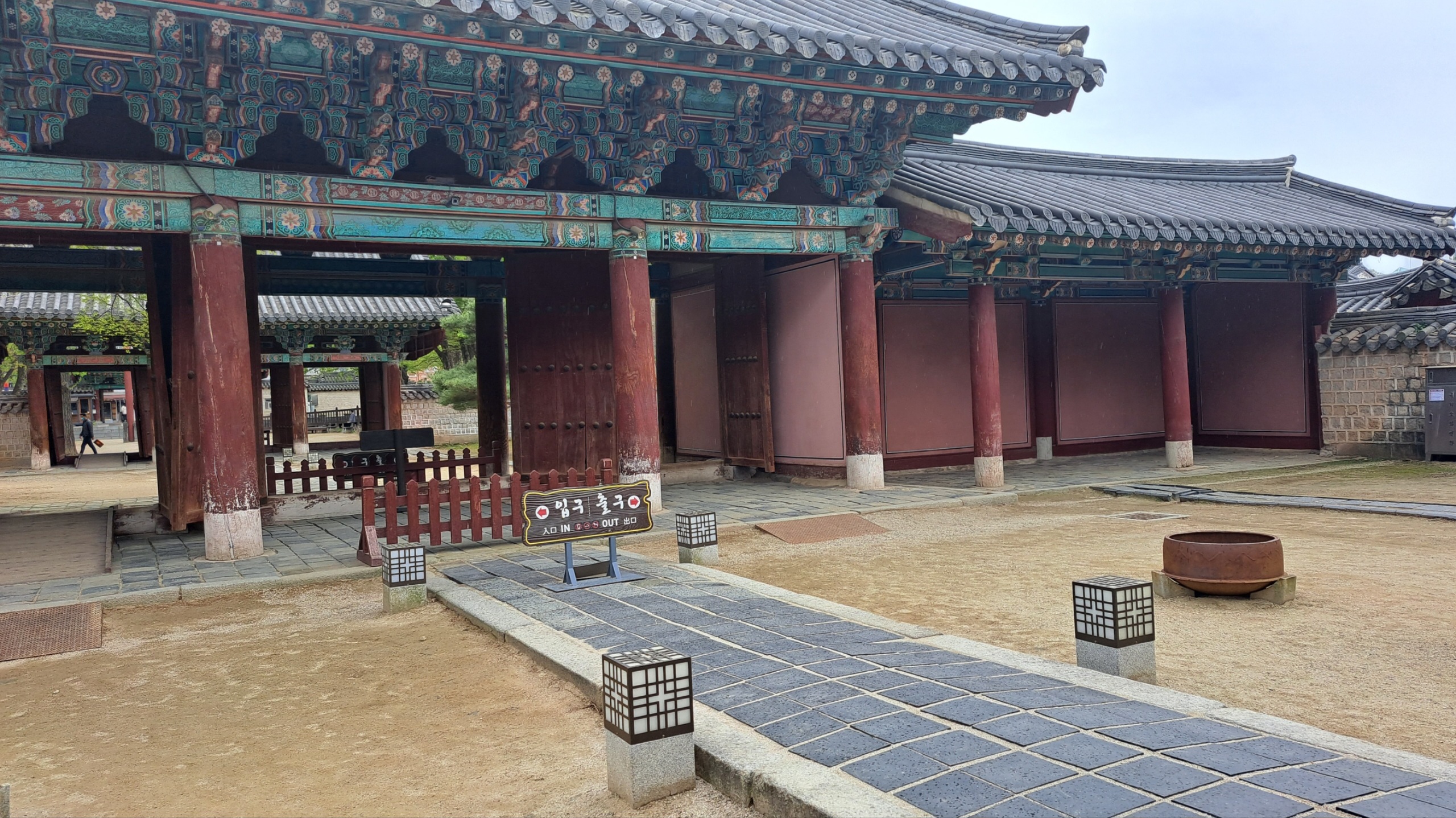 전주한옥마을의 실제 한옥 건축과 골목 풍경