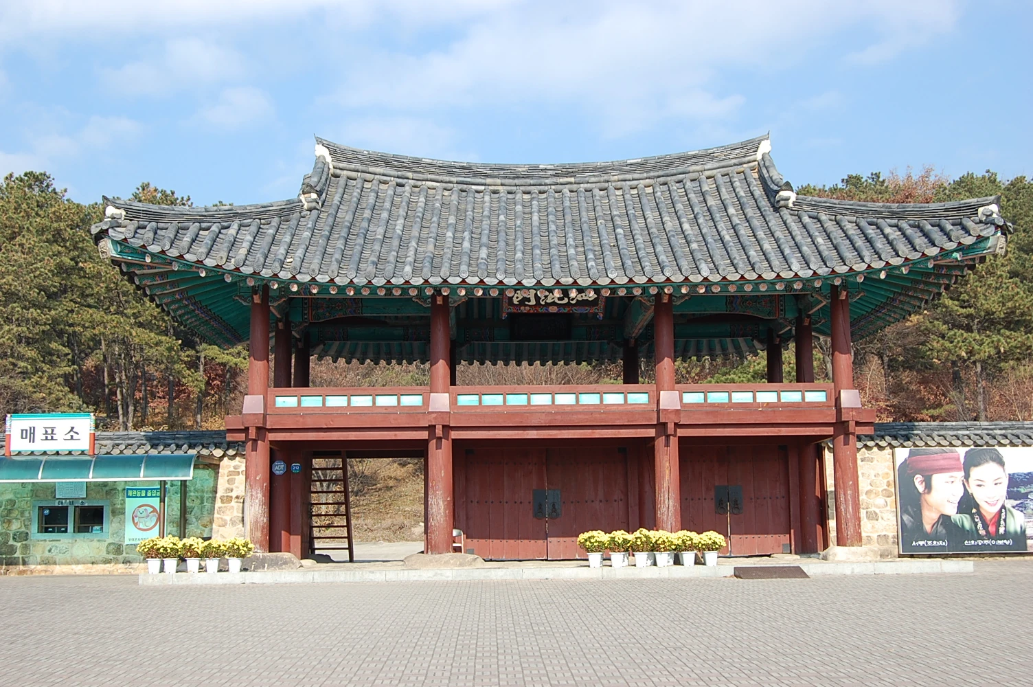 부여1박2일 부소산성 숲길과 전통 누각