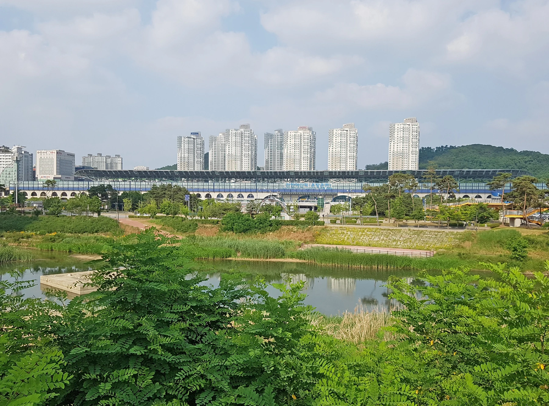 천안아산역 선하와 광장 주차 동선을 비교할 때 보는 서측 실제 사진