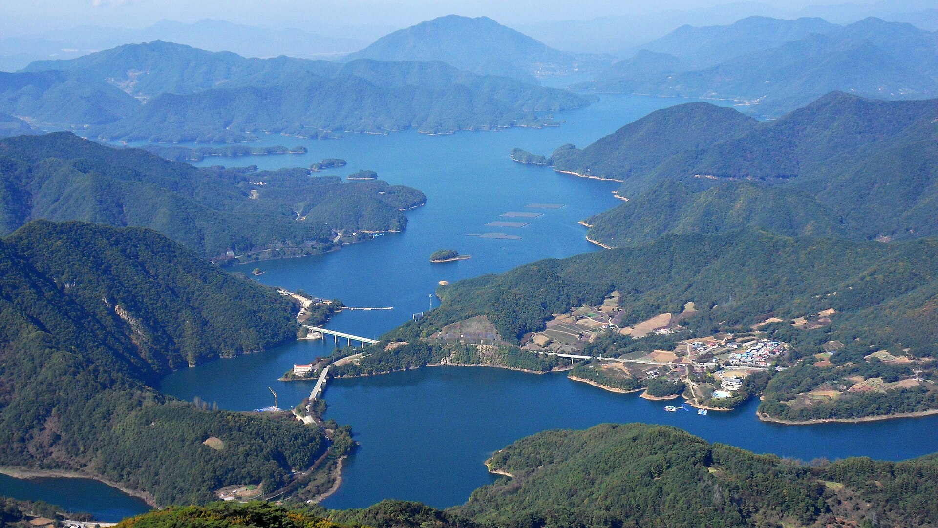 월악산에서 바라본 충주호 실제 가을 풍경