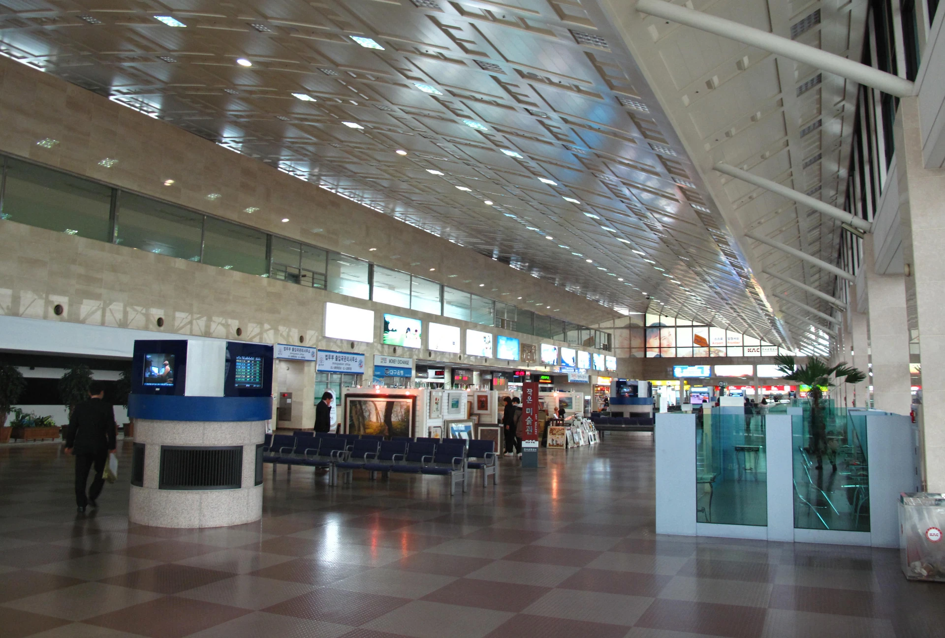 대구공항주차장 정산 뒤 이동할 대구국제공항 실제 내부