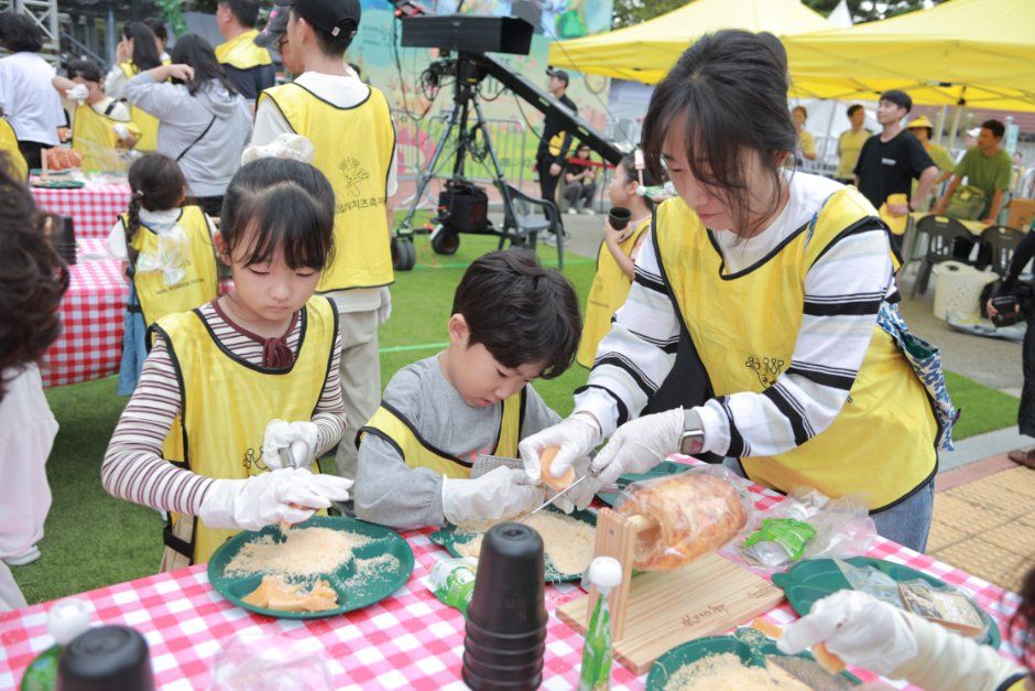 임실N치즈축제 가족 치즈 체험 실제 장면