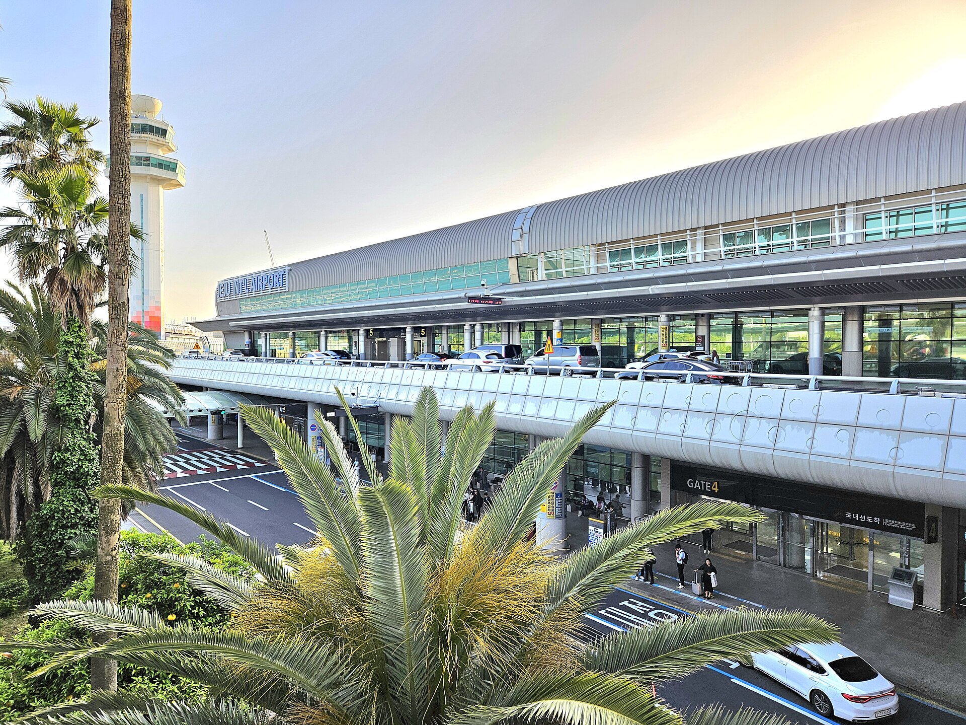 10월 제주도 여행의 출발점 제주국제공항