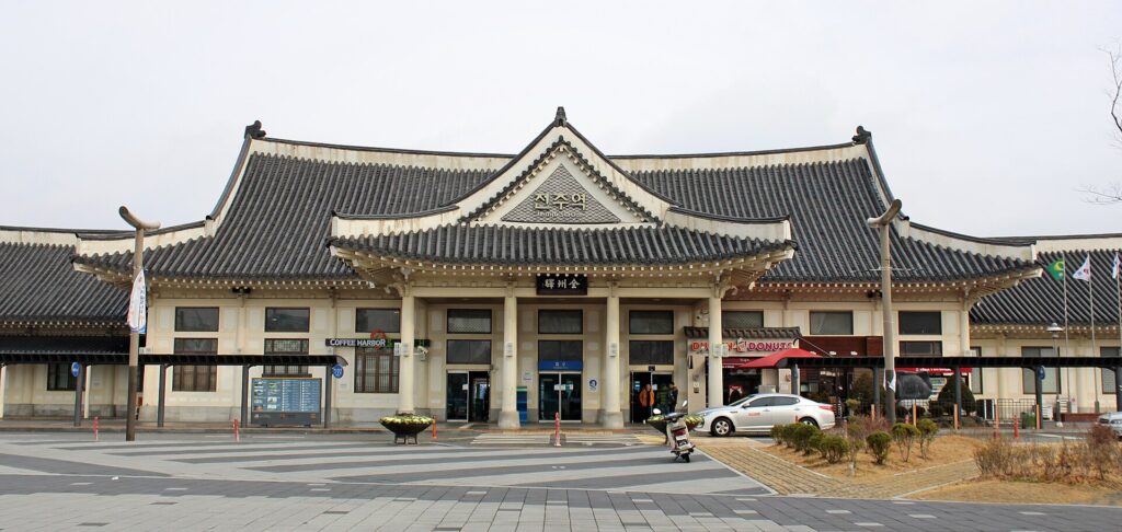 Traditional tiled facade of Jeonju Station, photographed in 2014