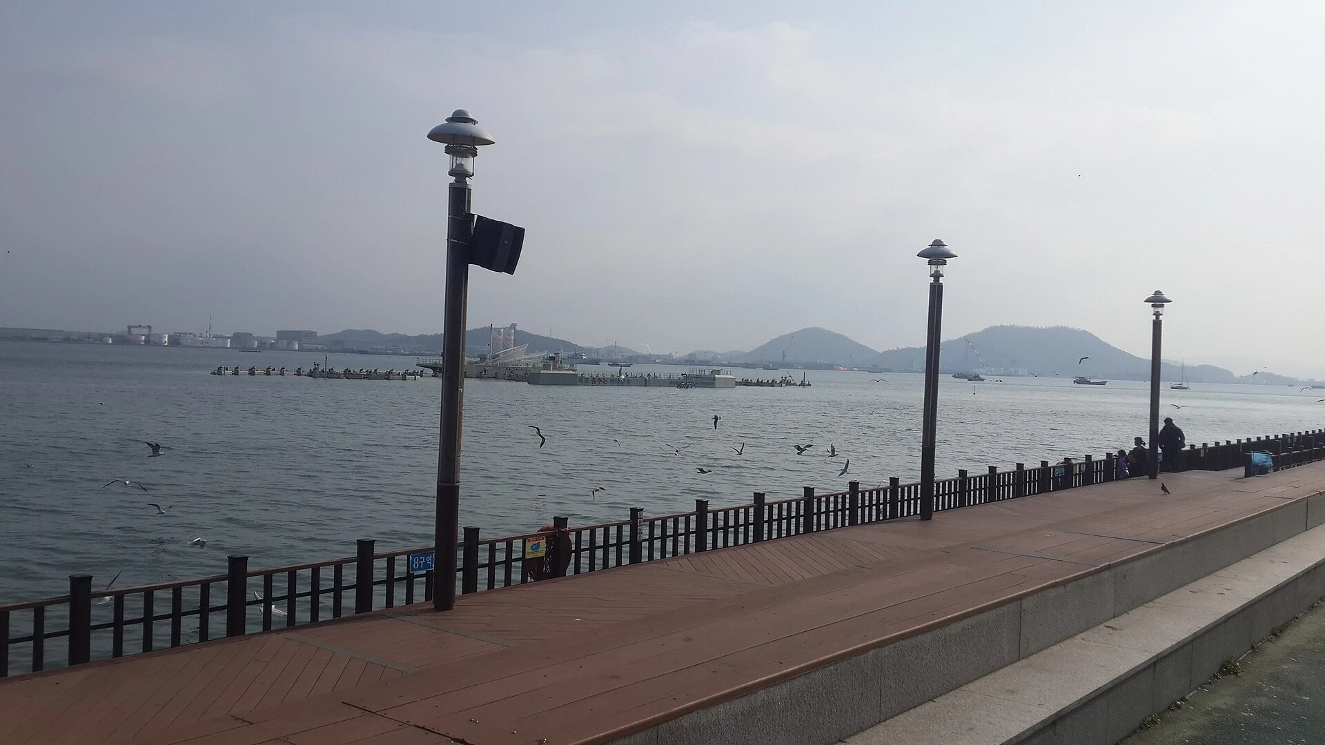 목포숙소 평화광장 권역의 실제 해안 산책로