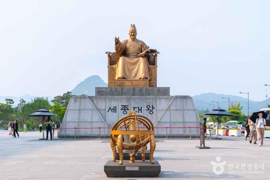 서울크리스마스마켓 후보지 광화문광장의 실제 낮 풍경