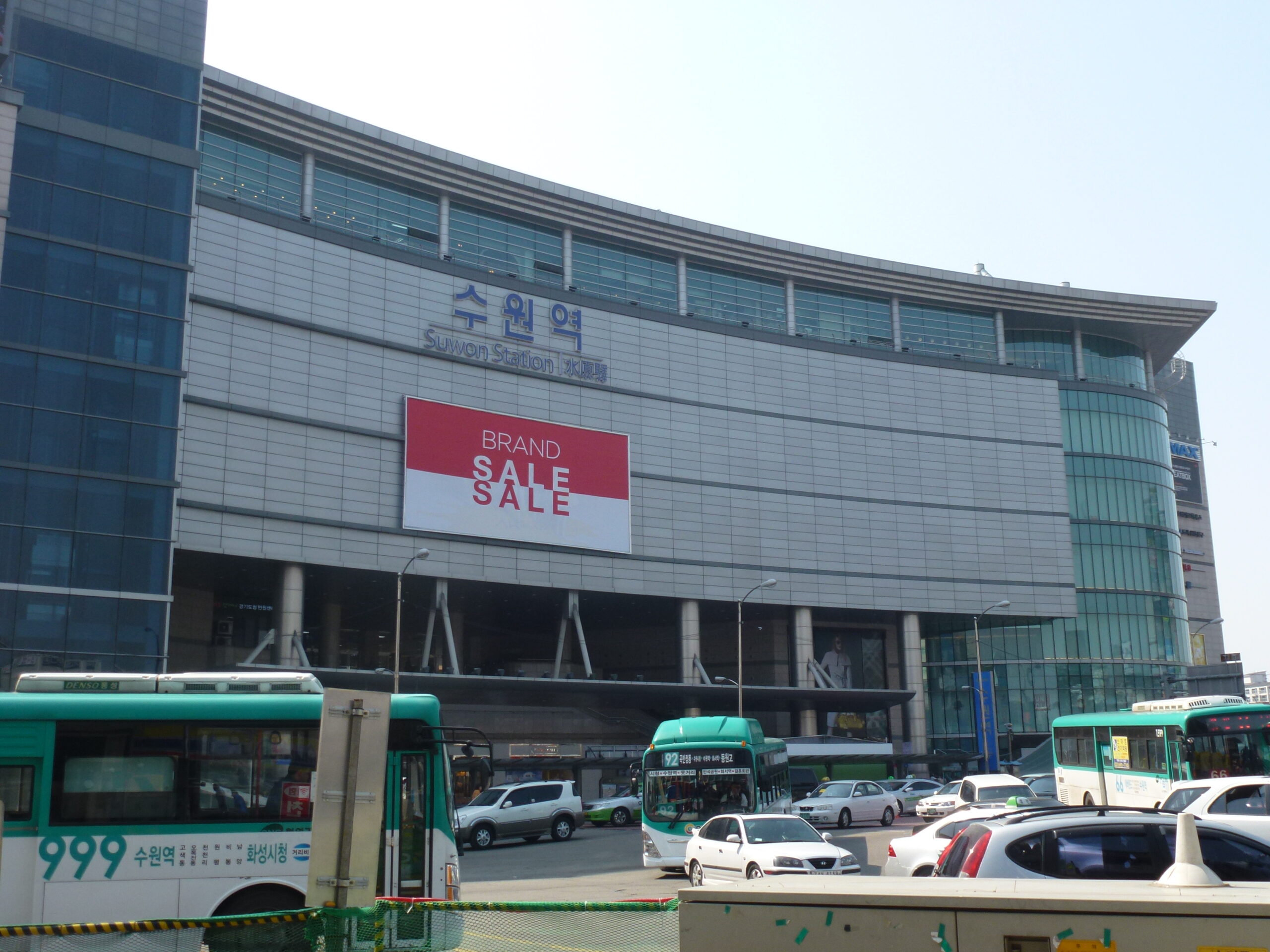 수원역주차 후 대합실 이동을 계획할 때 참고하는 수원역 전경