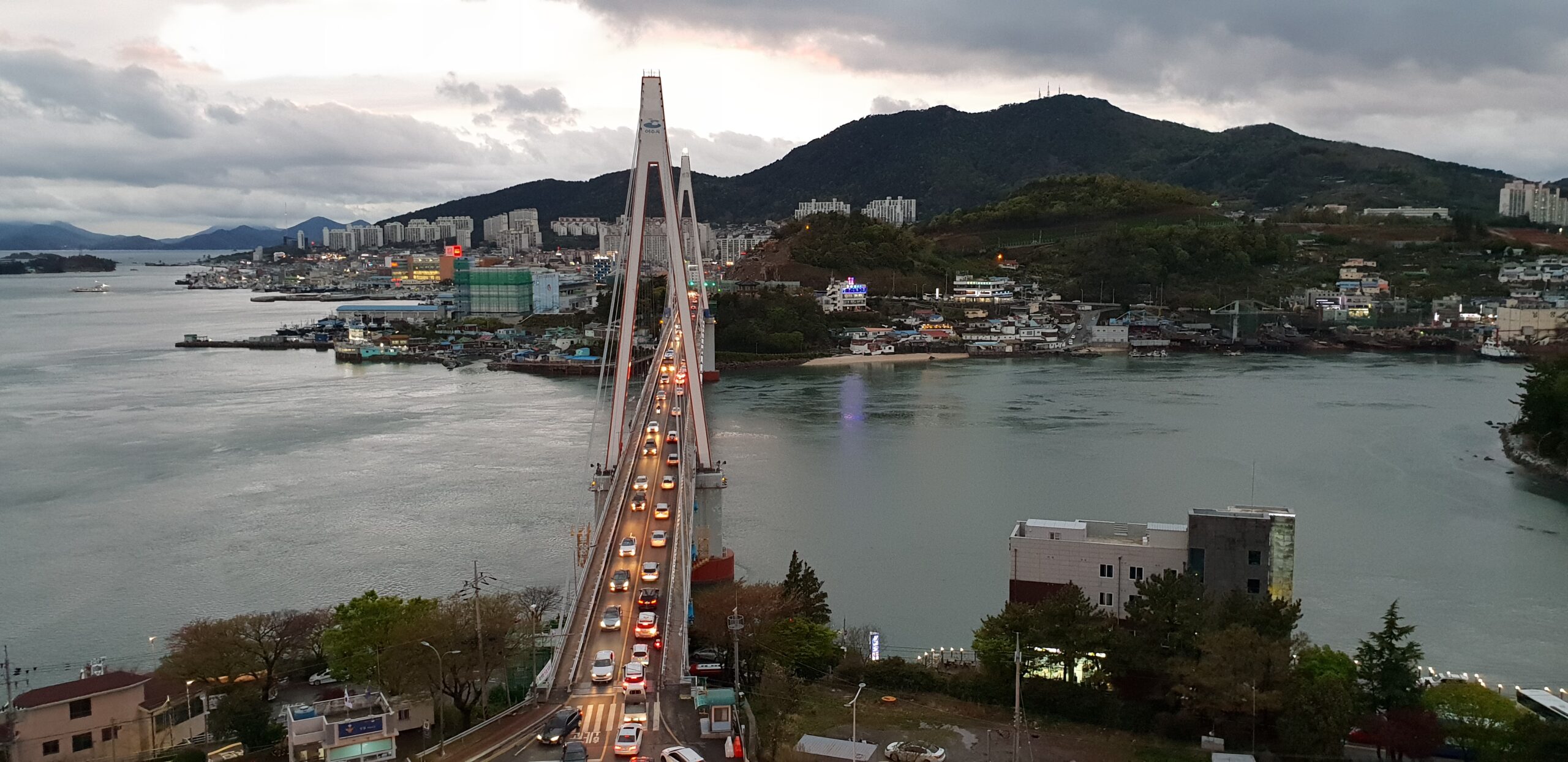 크리스마스여행 여수 밤바다 선택을 보여 주는 돌산대교 실제 풍경